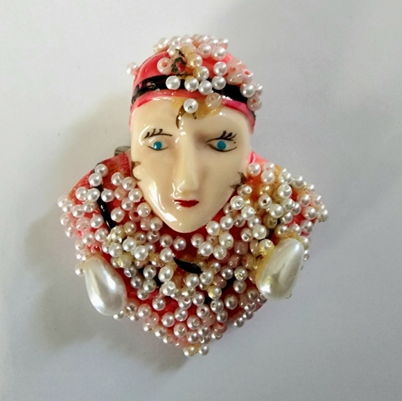 Vintage lady face brooch with pearl beads throughout, blue eyes, gift for her - Picture 1 of 5